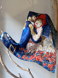 Silk scarf for women 90x90 cm with Renoir painting inspired print, elegant luxury silk square scarf in blue and red floral design, premium silk accessory for neck, hair or handbag, perfect gift idea, Šilkinė skarelė moterims 90x90 cm su Renoir paveikslo motyvu, elegantiška prabangi šilko skarelė kvadrato formos, mėlynos ir raudonos spalvos gėlėtas dizainas, stilingas aksesuaras kaklui, plaukams ar rankinei, puiki dovanos idėja.